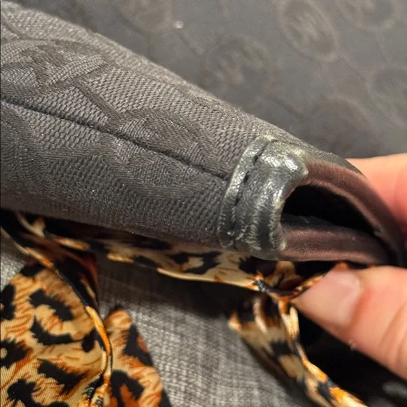 Michael Kors Bennet Black Signature Logo Tote - Picture 16 of 17